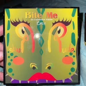 Bite Me Croc eyeshadow pallet